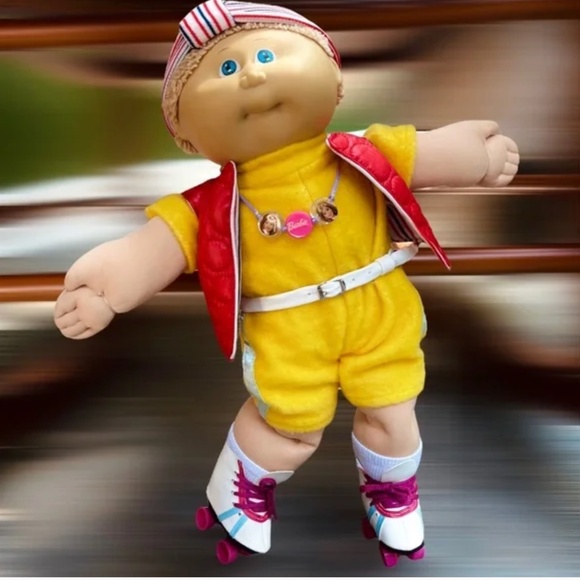 1982 Cabbage Patch Kid blond, Coleco, roller skates, 80s outfit -Barbie necklace - Picture 2 of 6
